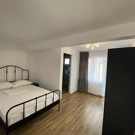 Casa Ciobi 3*