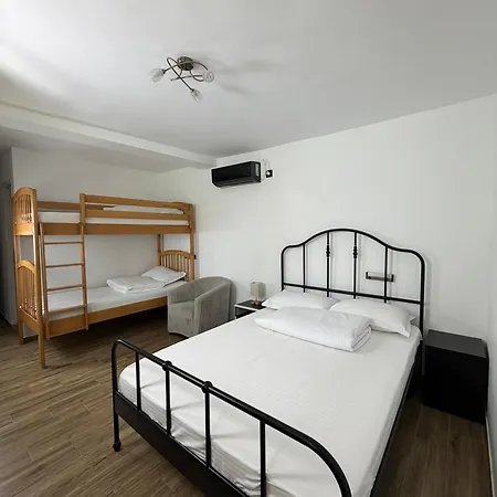 Guest house Casa Ciobi 3*