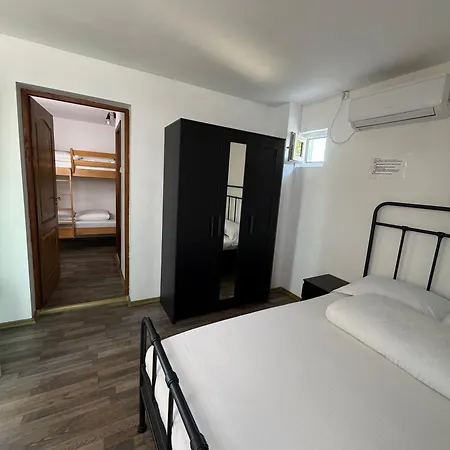 Guest house Casa Ciobi 3*